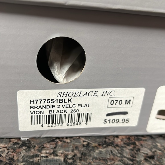 ☀️☀️HOST PICK☀️☀️Vionic Black Sandals with Chunky Sole☀️☀️☀️☀️☀️ - Picture 3 of 13